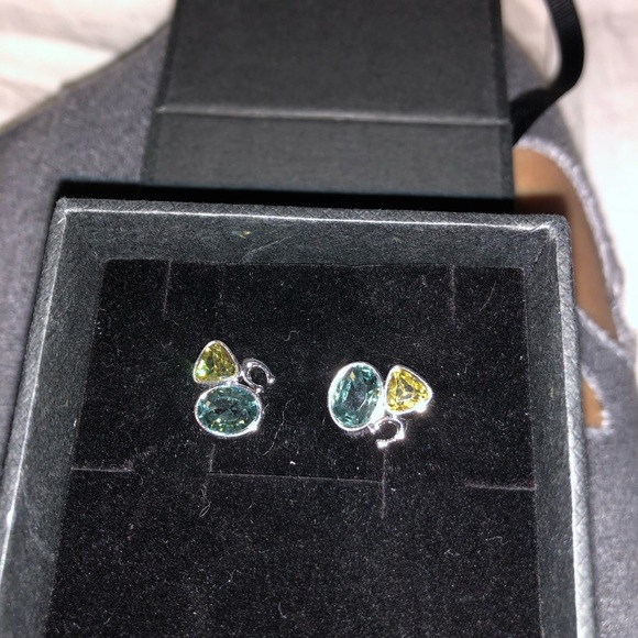 COACH SIGNATURE CRYSTAL CLUSTER STUD EARRINGS. - Picture 2 of 5